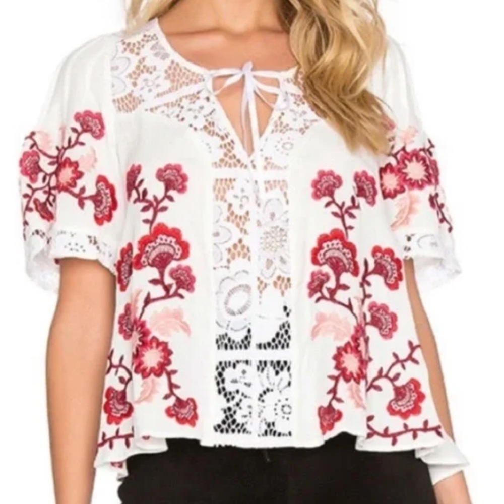 For Love In Lemons Isabella Embroidered Top Size Medium